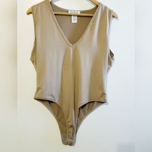Swank A Posh Neutal Tan Beige Vneck Sleeveless Bodysuit Size 1X Minimalist
